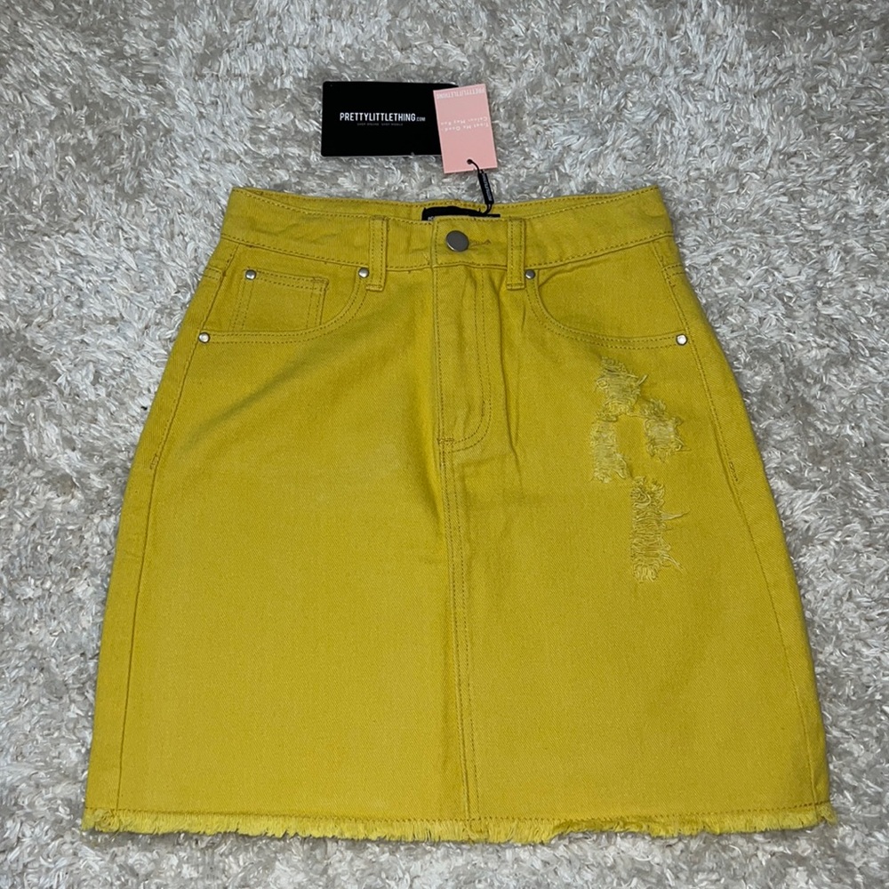 NWT PrettyLittleThing Mini Distressed Skirt Size 2